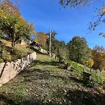 فيلة Dom Po Schodkach *