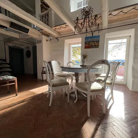 Dom Po Schodkach * Wlen