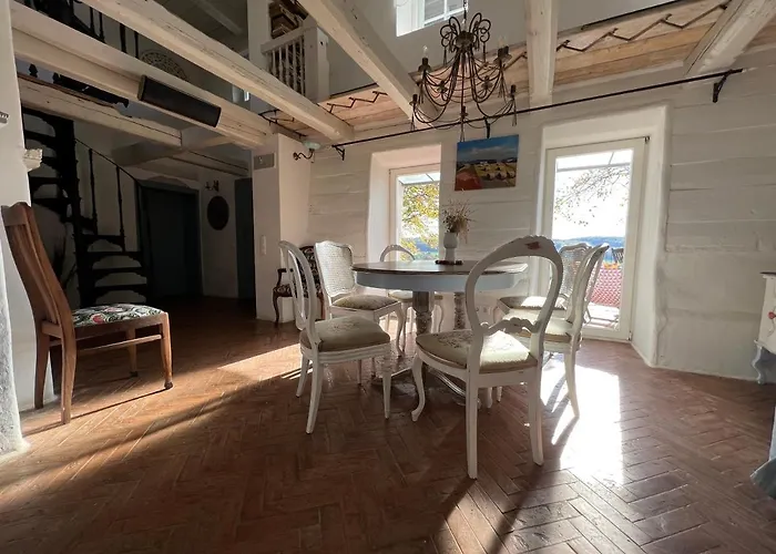 Dom Po Schodkach * Wlen